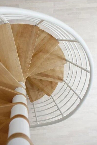 levne-tocite_schody-oslo-bila-31