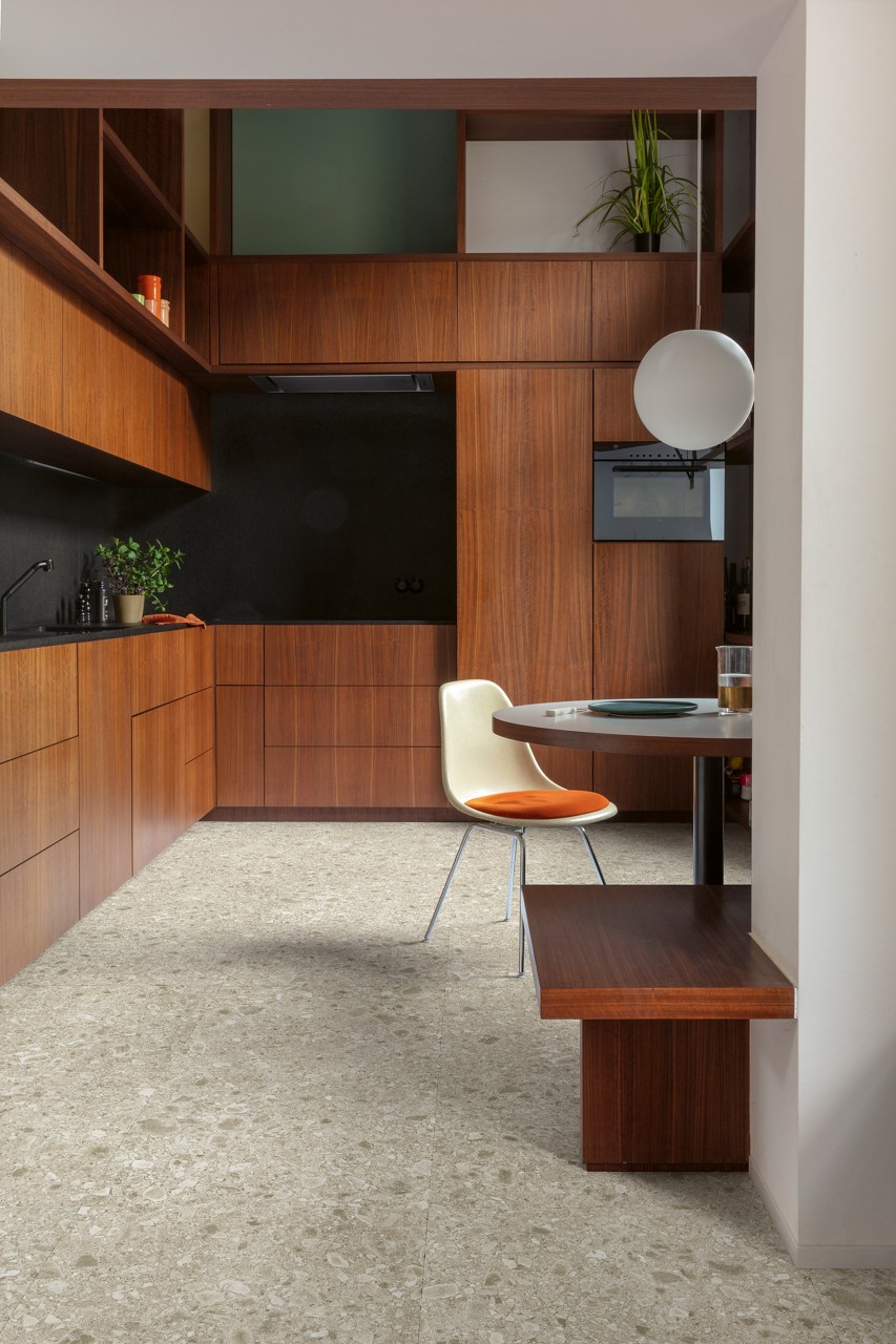 Ceppo teplý šedý – ukázka v prostoru | lepená vinylová podlaha QUICK-STEP – BLUSH