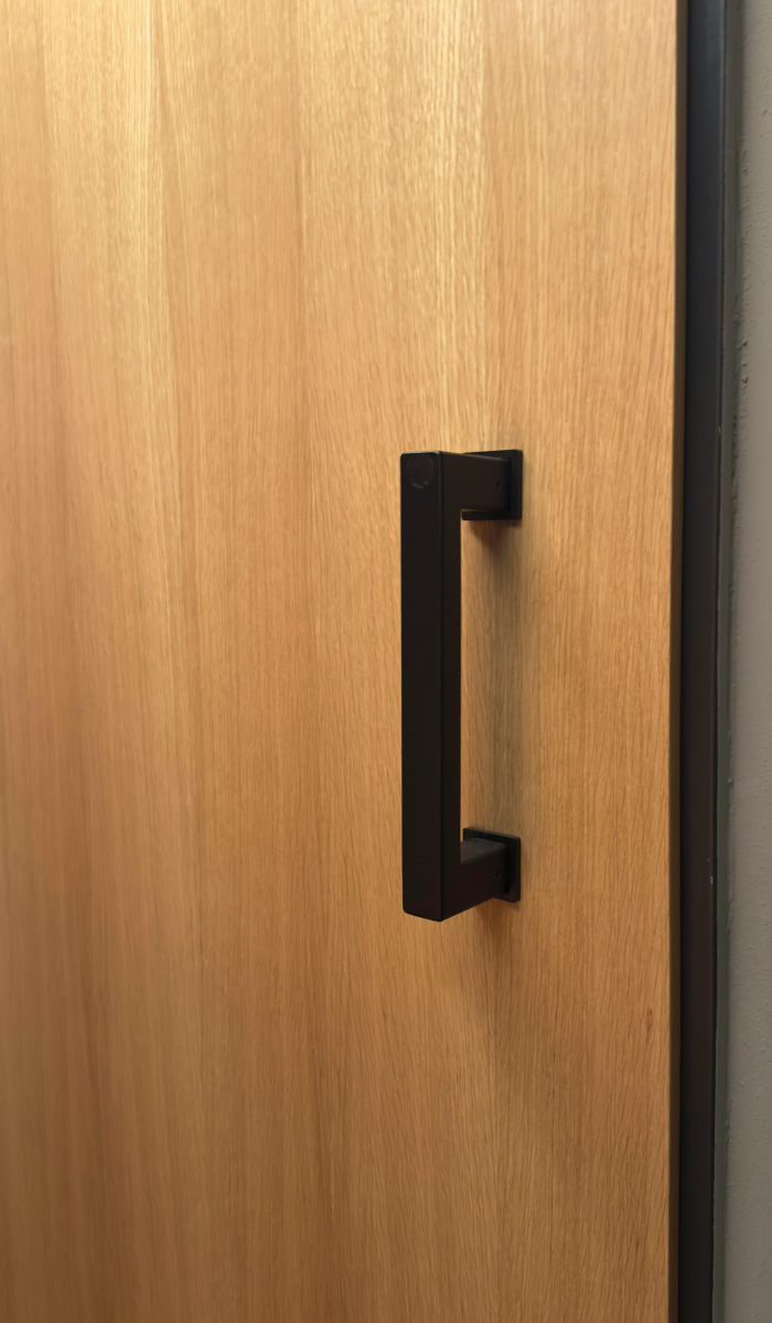 Dveře Sapeli do toaletních místností restaurace Špejle