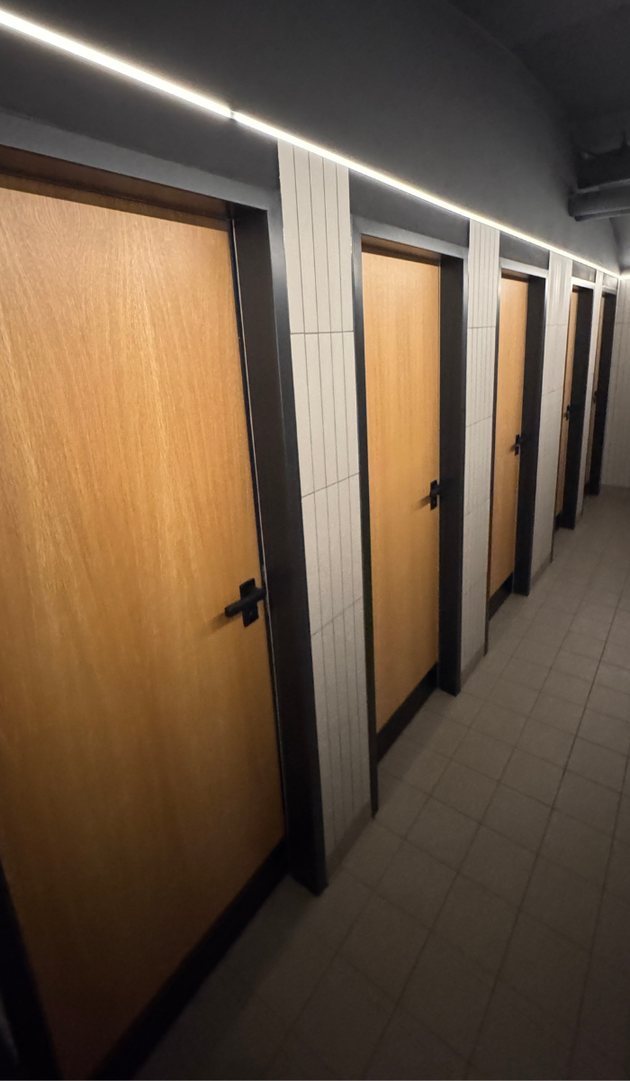 Dveře Sapeli do toaletních místností restaurace Špejle