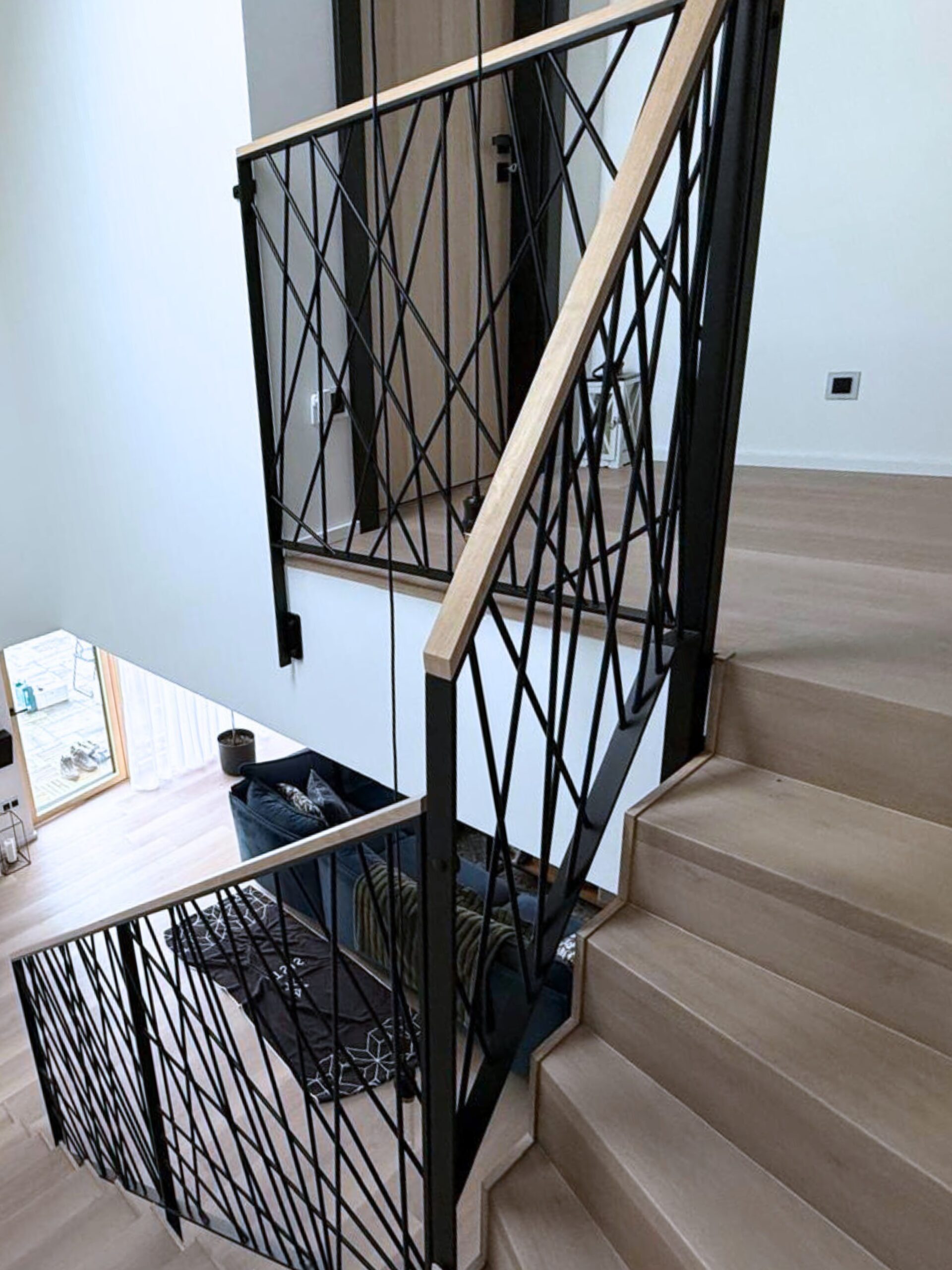 pavucinove-ocelove-zabradli-novy-design-3 Moderní pavučinové ocelové zábradlí od firmy JELÍNEK interiér s.r.o. v novém designovém provedení, vhodné pro schodiště i terasy.