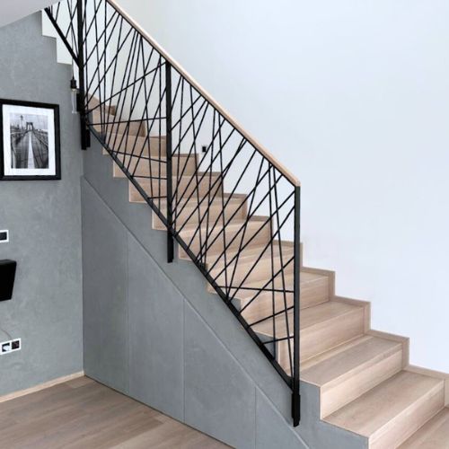 Moderní pavučinové ocelové zábradlí od firmy JELÍNEK interiér s.r.o. v novém designovém provedení, vhodné pro schodiště i terasy.