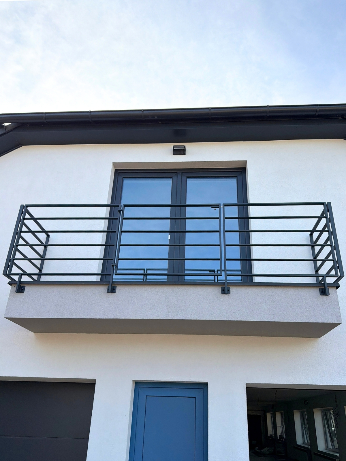 ocelove-pasovinove-zabradli-balkon-terasa-JELINEK-interier Kovové pásovinové zábradlí na balkón - JELÍNEK interiér